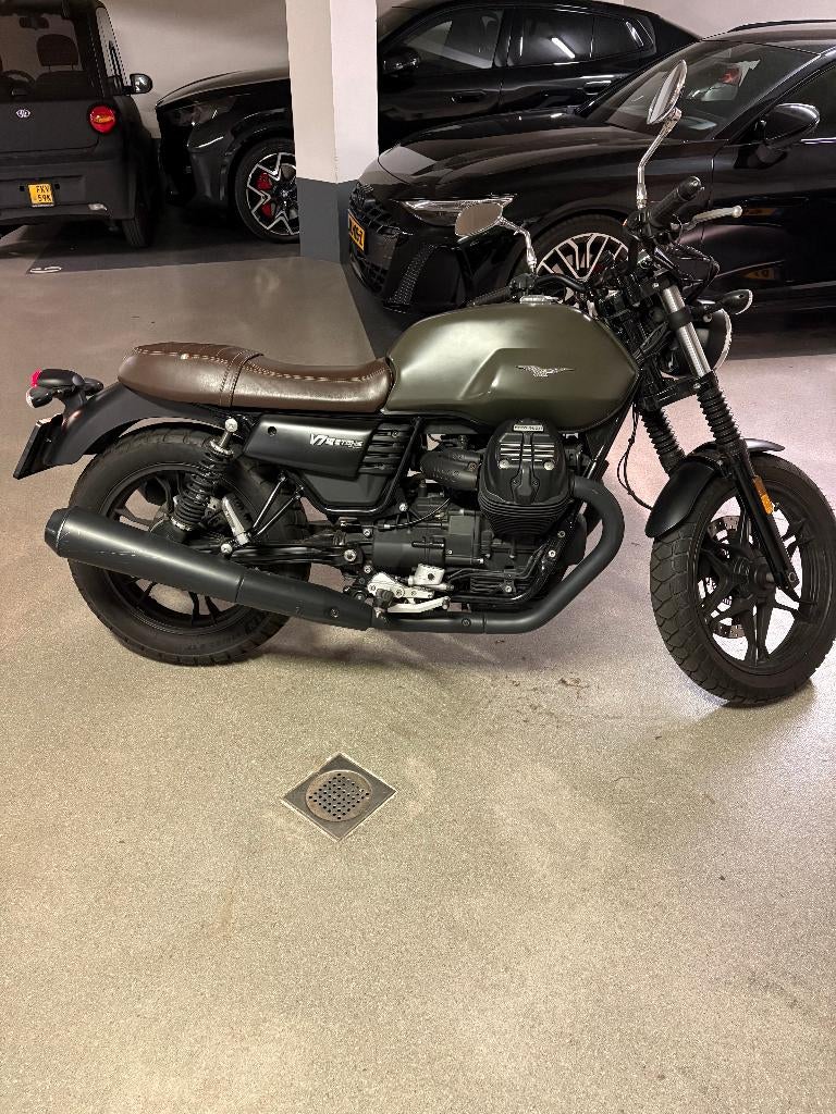 Moto Guzzi V7 iii Stone, Motoren, Motoren | Moto Guzzi, 744 cc, Cardan-aandrijving, Particulier, Minimaal motorrijbewijs A2