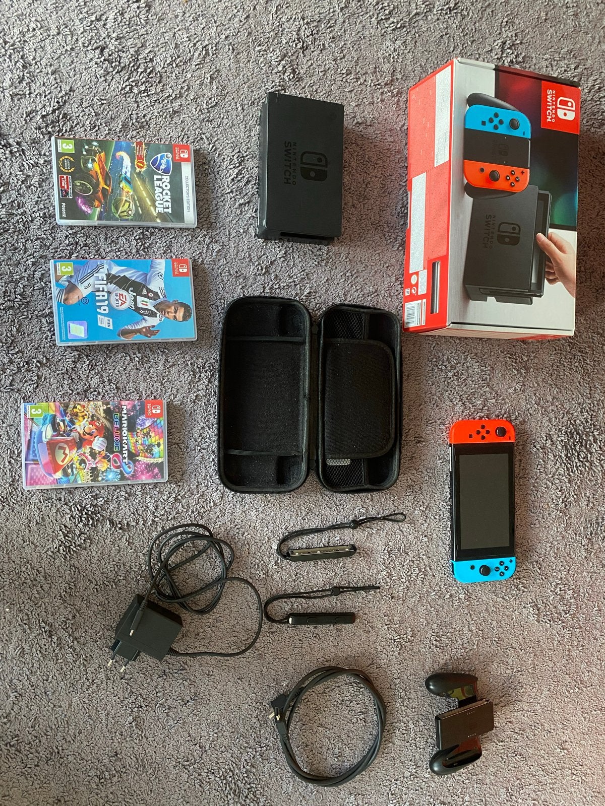Nintendo Switch met o.a. Mario Kart 8 Deluxe en accessoires, Met games, Met 2 controllers, Ophalen of Verzenden, Zo goed als nieuw