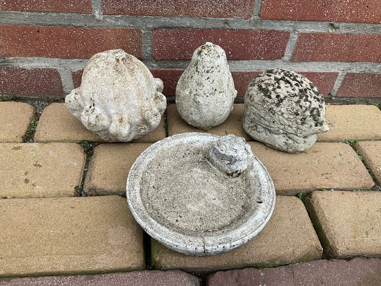 Betonnen tuinbeeldjes, 4 stuks, pompoenen, kikker, egeltje, Ophalen of Verzenden, Zo goed als nieuw