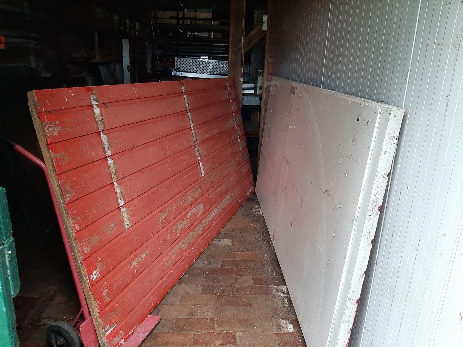 Dubbele garagedeur   schuurdeur, Ophalen, Gebruikt, Hout, 50 tot 100 mm