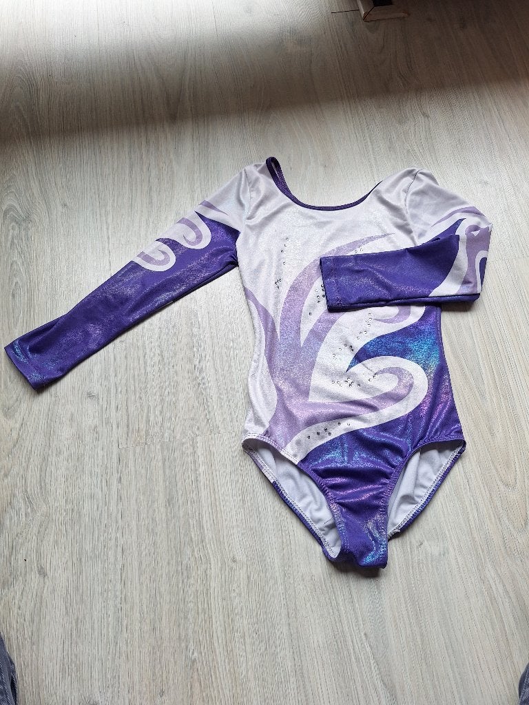 turnpak + bijbehorende broek, Sport en Fitness, Paars, Zo goed als nieuw, Turnpak(je), Kindermaat 122 t/m 140