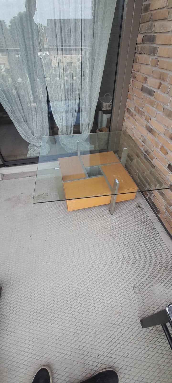 Glazen koffietafel met houten onderstel - Zo goed als nieuw, Huis en Inrichting, Tafels | Salontafels, 100 tot 150 cm, Glas, Zo goed als nieuw
