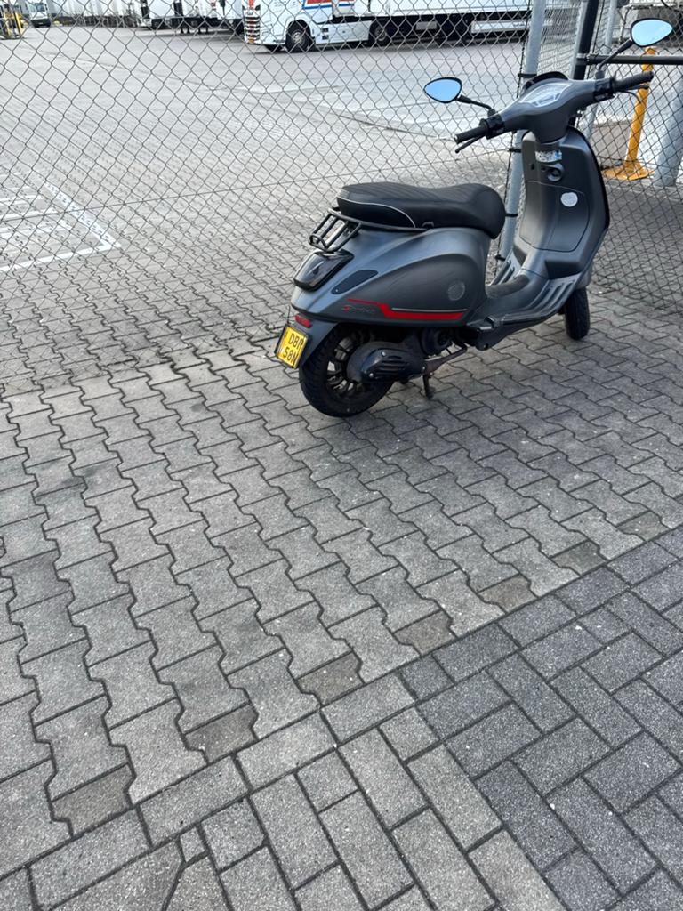 Vespa 2015 2V - Opknapper, Fietsen en Brommers, Scooters | Vespa, Ophalen, Gebruikt, Overige modellen, Maximaal 45 km/u