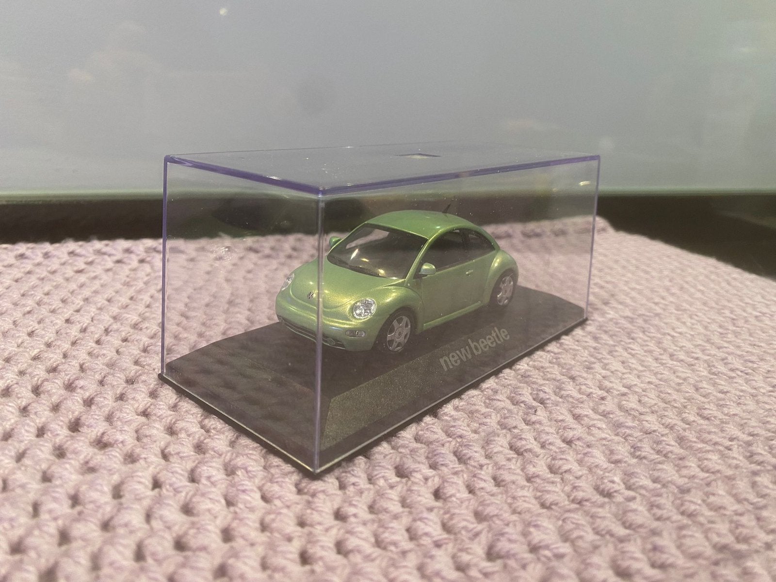 Volkswagen new beetle, Hobby en Vrije tijd, Modelauto's | 1:43, Ophalen of Verzenden, Zo goed als nieuw, Auto, MiniChamps