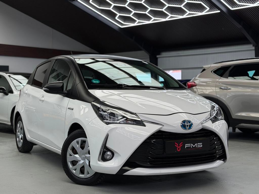 Toyota Yaris 1.5 Hybrid Design Camera Navigatie, 4 cilinders, 100 pk, Wit, Bedrijf