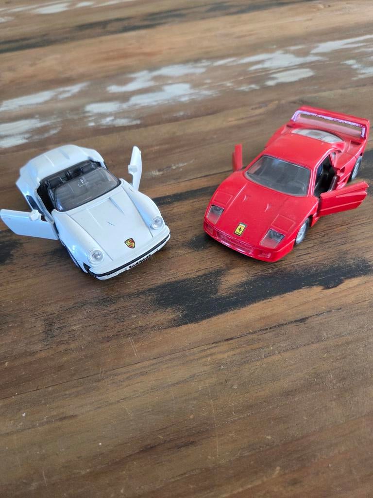 Maisto Shell 2x, Hobby en Vrije tijd, Modelauto's | Overige schalen, Ophalen of Verzenden, Zo goed als nieuw, Auto