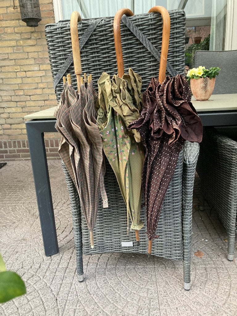 3x Brocante oude stoffen paraplu met houten handvat, Sieraden, Tassen en Uiterlijk, Paraplu's, ---, Ophalen of Verzenden, ---