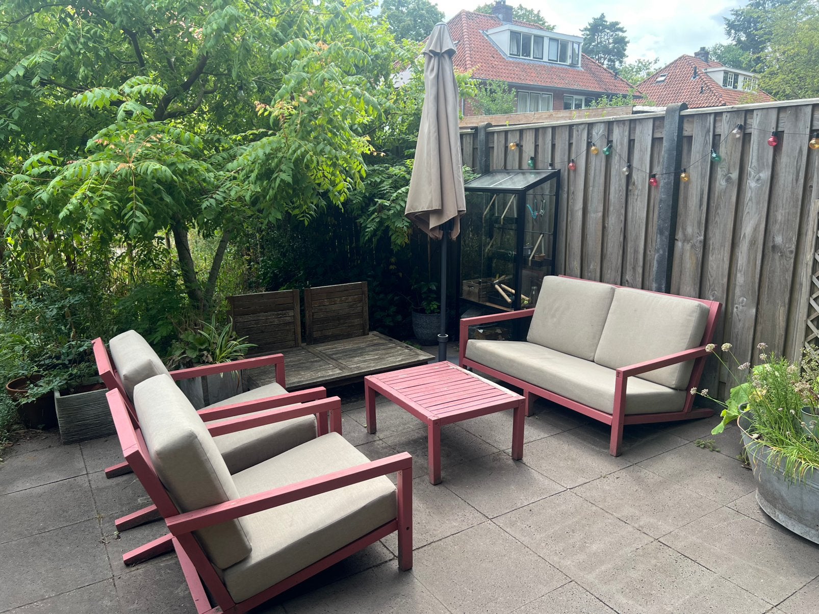 Gratis af te halen: Tuin loungeset met kussens en parasol, Ophalen, 5 zitplaatsen, Gebruikt, Loungeset