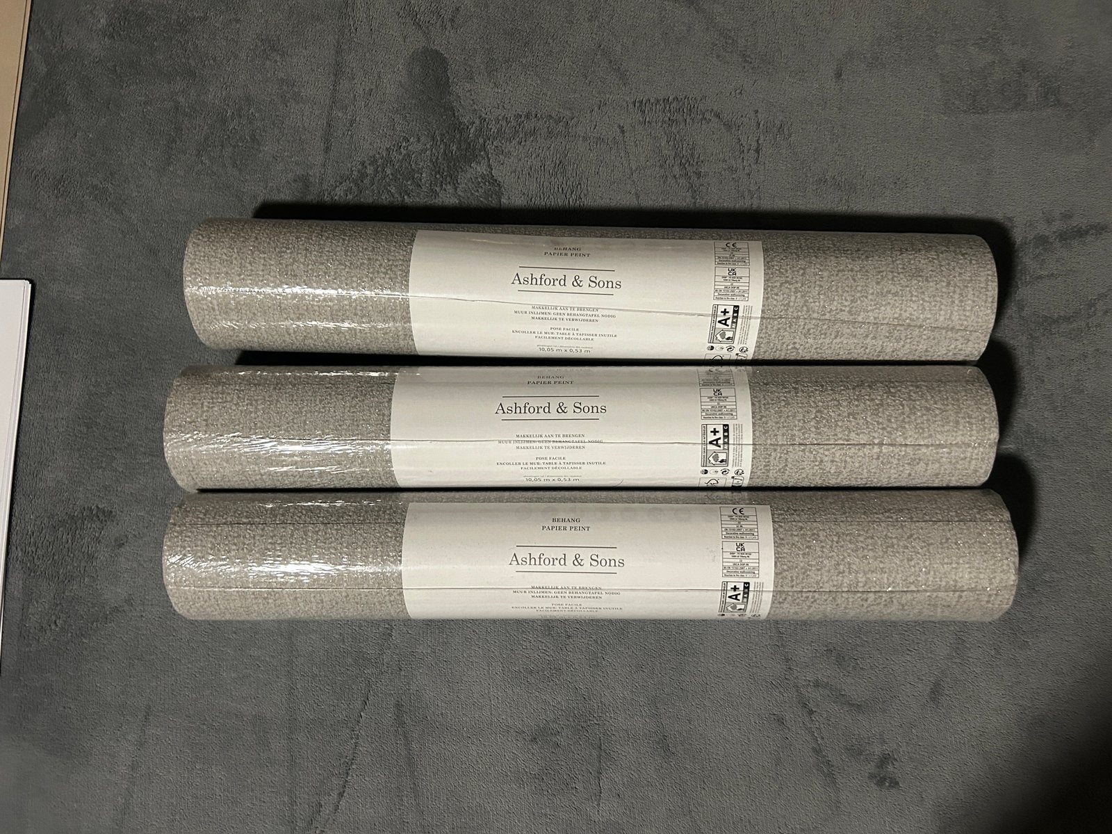 3 nieuwe rols behang (grijs met glitter) met lijm, Huis en Inrichting, Structuur, Ophalen of Verzenden, Grijs, Papierbehang