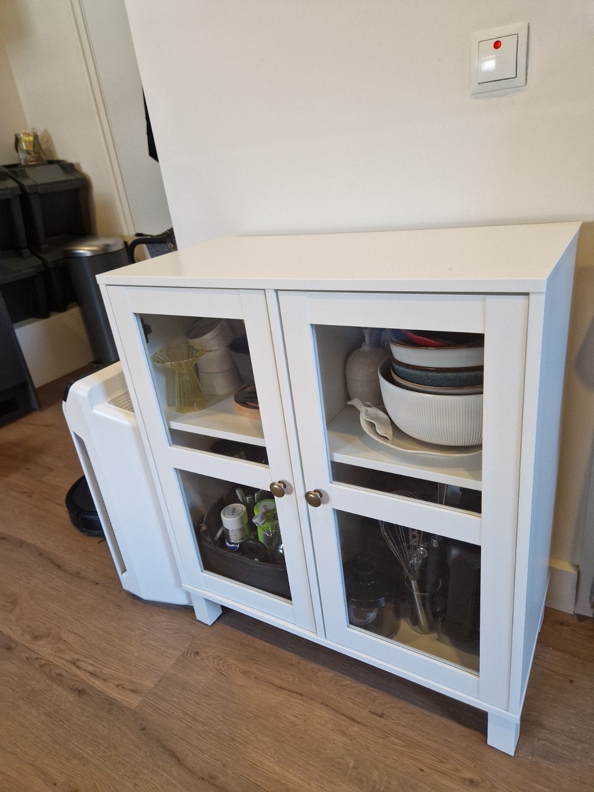 Vitrinekast JYSK, Huis en Inrichting, Kasten | Buffetkasten, Ophalen, 50 tot 100 cm, Zo goed als nieuw, Minder dan 100 cm