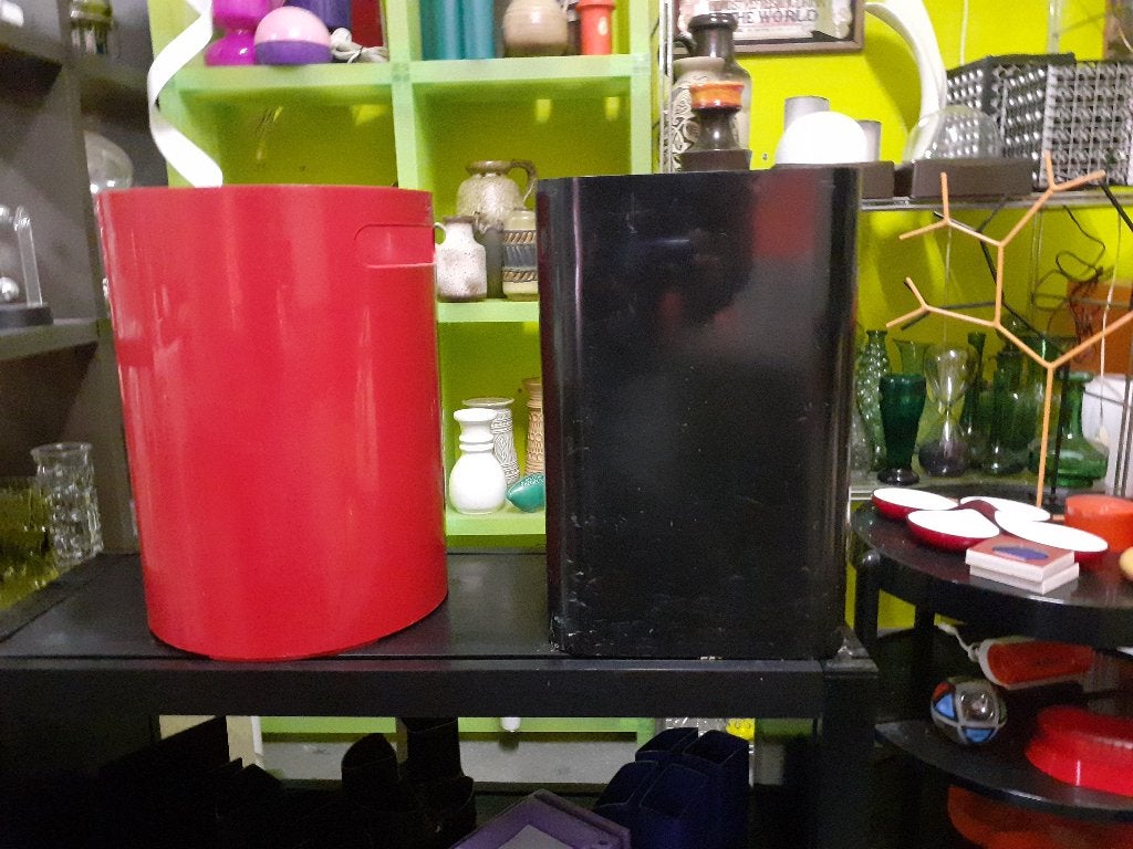 prullenbak jaren 70 design retro rood zwart, Kunststof, Gebruikt, ?, 40 liter of meer