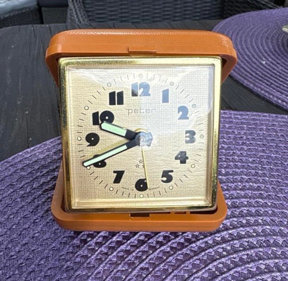Vintage Peter reiswekker in bruine omhulsing, Ophalen of Verzenden