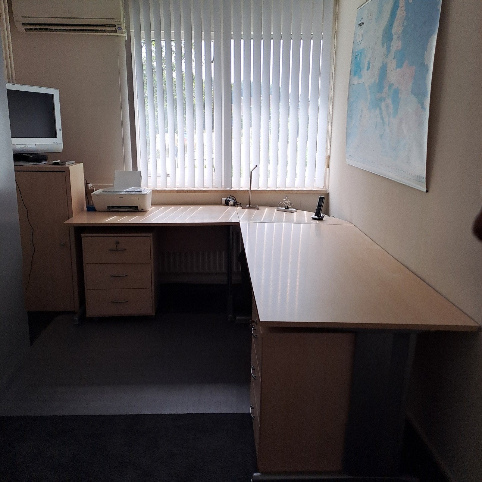 Bureau / Hoekbureau, 2 ladeblokken en hoge kast