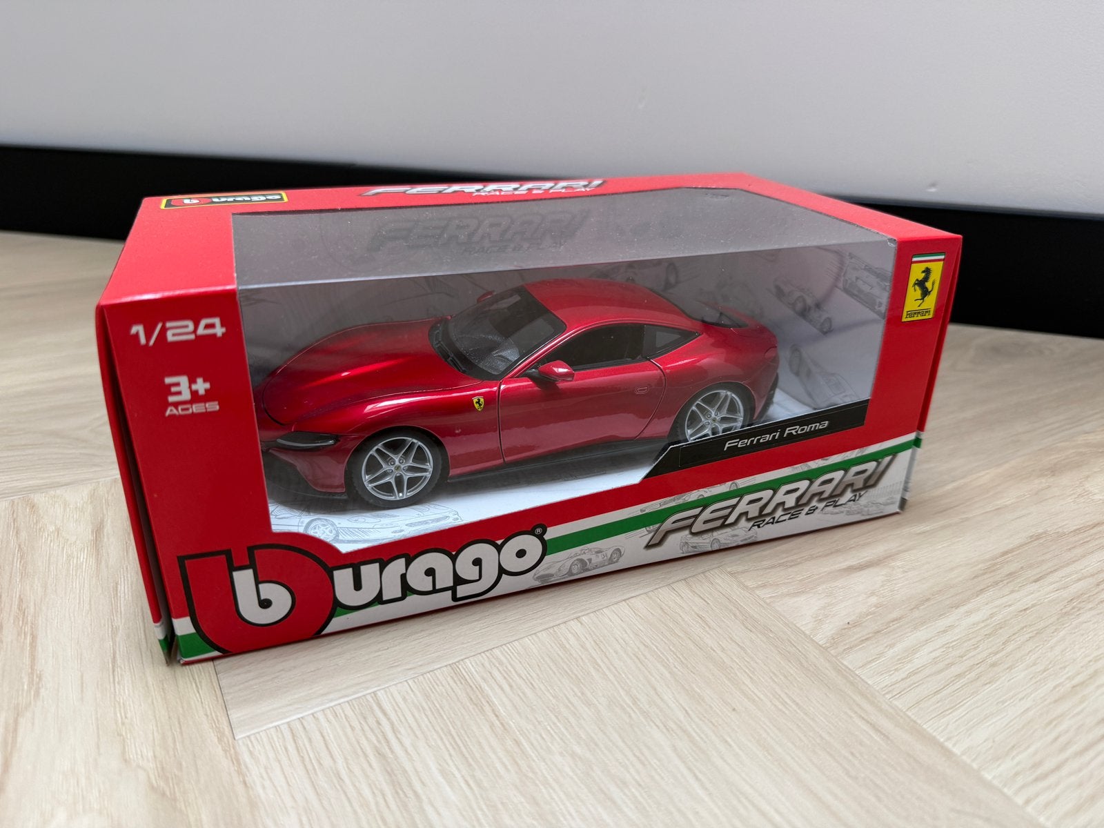 Bburago Ferrari Roma rood in doos 1:24, Ophalen of Verzenden, Zo goed als nieuw, Bburago