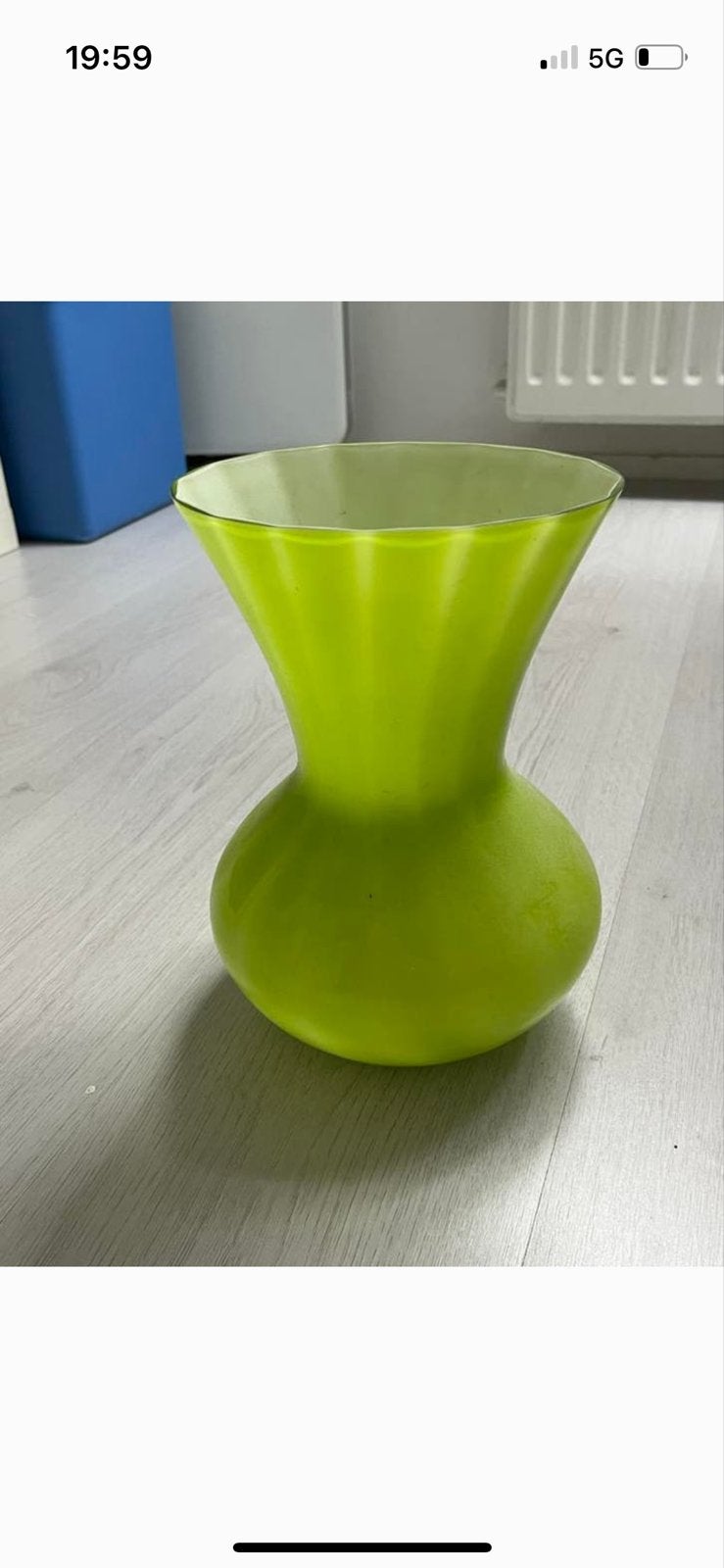 Groene HEMA vaas - Stijlvolle blikvanger, Huis en Inrichting, Woonaccessoires | Vazen, Zo goed als nieuw, Groen, Glas, Ophalen