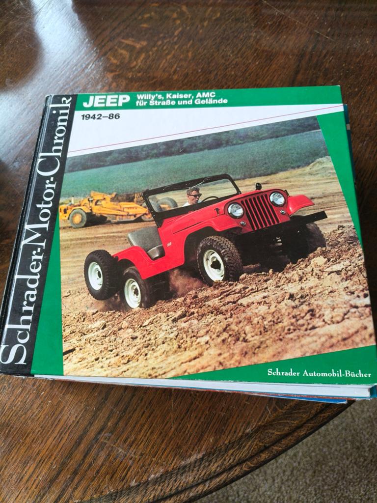 Jeep Willys Kaiser AMC Boek 1942-86 Schrader Motor-Chronik, Boeken, Auto's | Boeken, Gelezen, Overige merken, Ophalen of Verzenden
