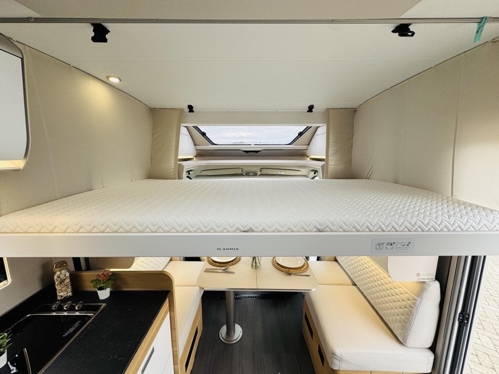 Foto 13 van Adria Matrix Plus 670 DL Automaat Lithium Airco Omvormer