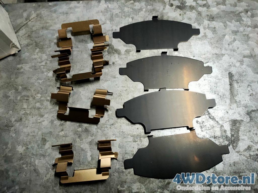 Nissan Primera remblok shim set vooras 41084-4U125, -, -, Nieuw, Ophalen of Verzenden