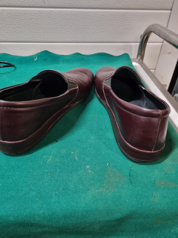 heren pantoffels bordeaux rood maat 43, Ophalen of Verzenden, 'T Olde Gre-j, Info@toldegrej.nl, Endepoelstraat 20f Didam