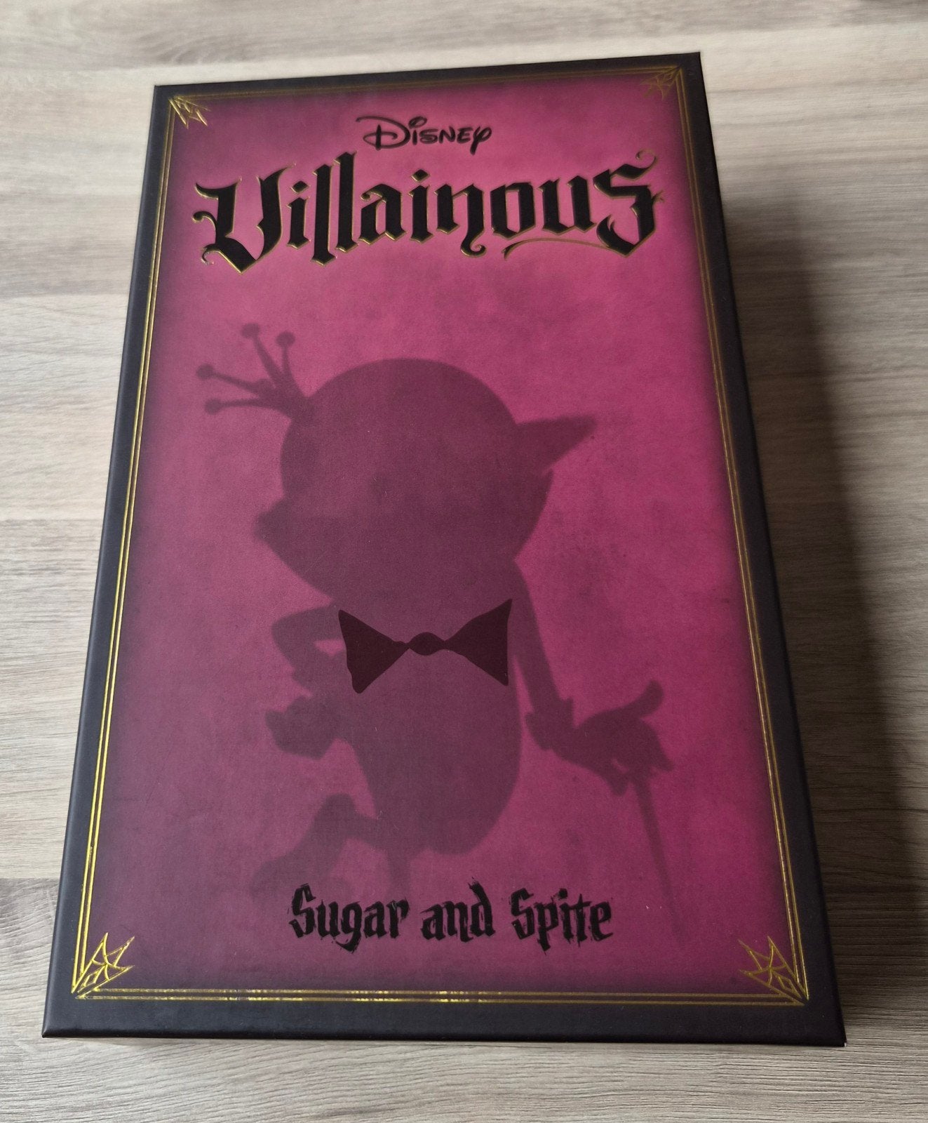 Disney Villainous: Sugar and Spite Bordspel, Hobby en Vrije tijd, Gezelschapsspellen | Bordspellen, Zo goed als nieuw, Een of twee spelers