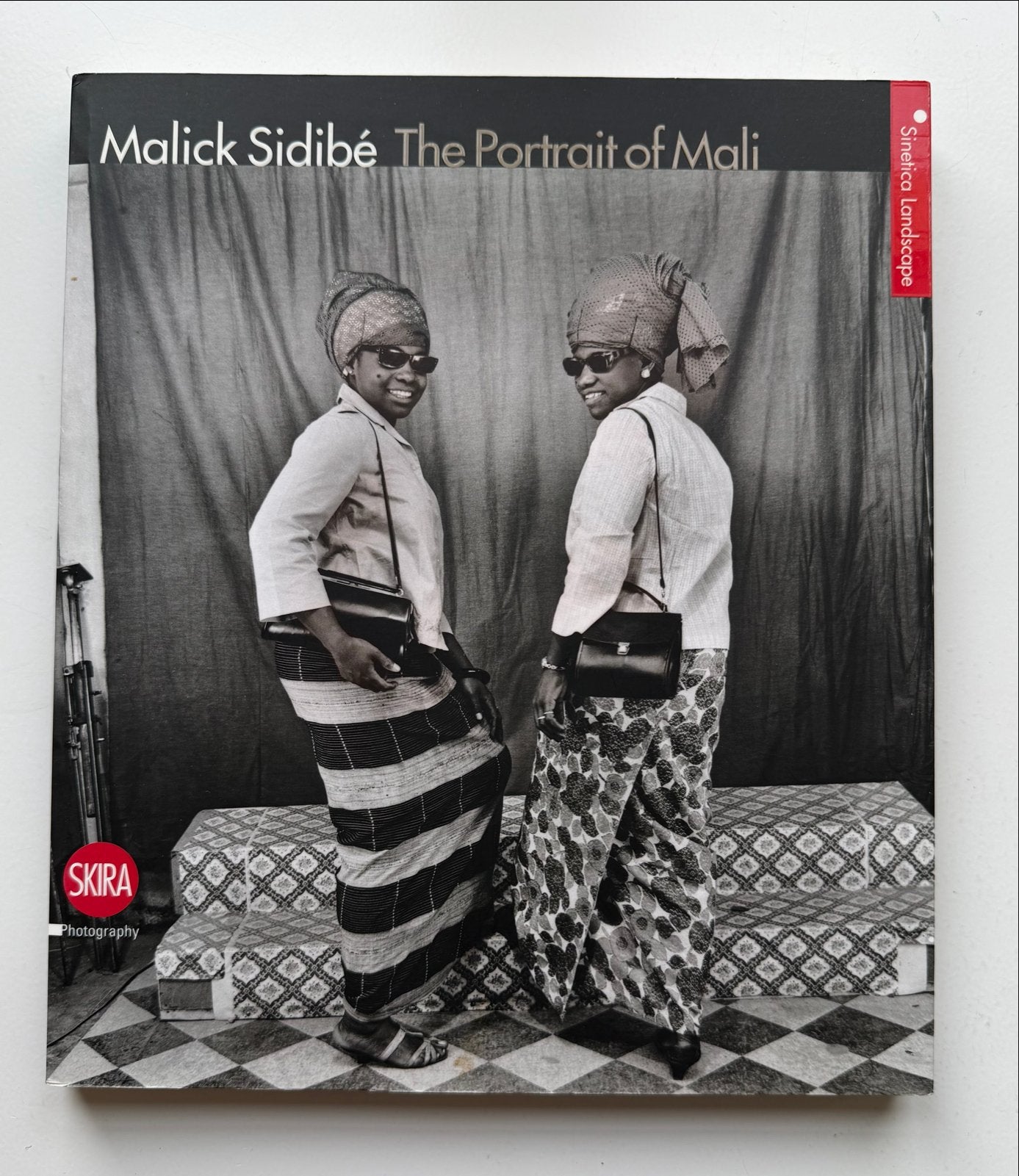Malick Sidibé - The Portrait of Mali (Fotoboek), Boeken, Ophalen of Verzenden, Zo goed als nieuw, Fotografie algemeen