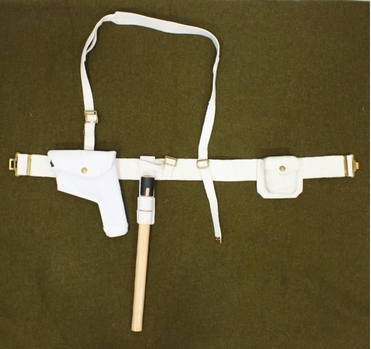 Gevraagd white webbing 1937 Kay Canvas MP, Verzamelen, Ophalen of Verzenden, Overige soorten, Engeland, Kleding of Schoenen