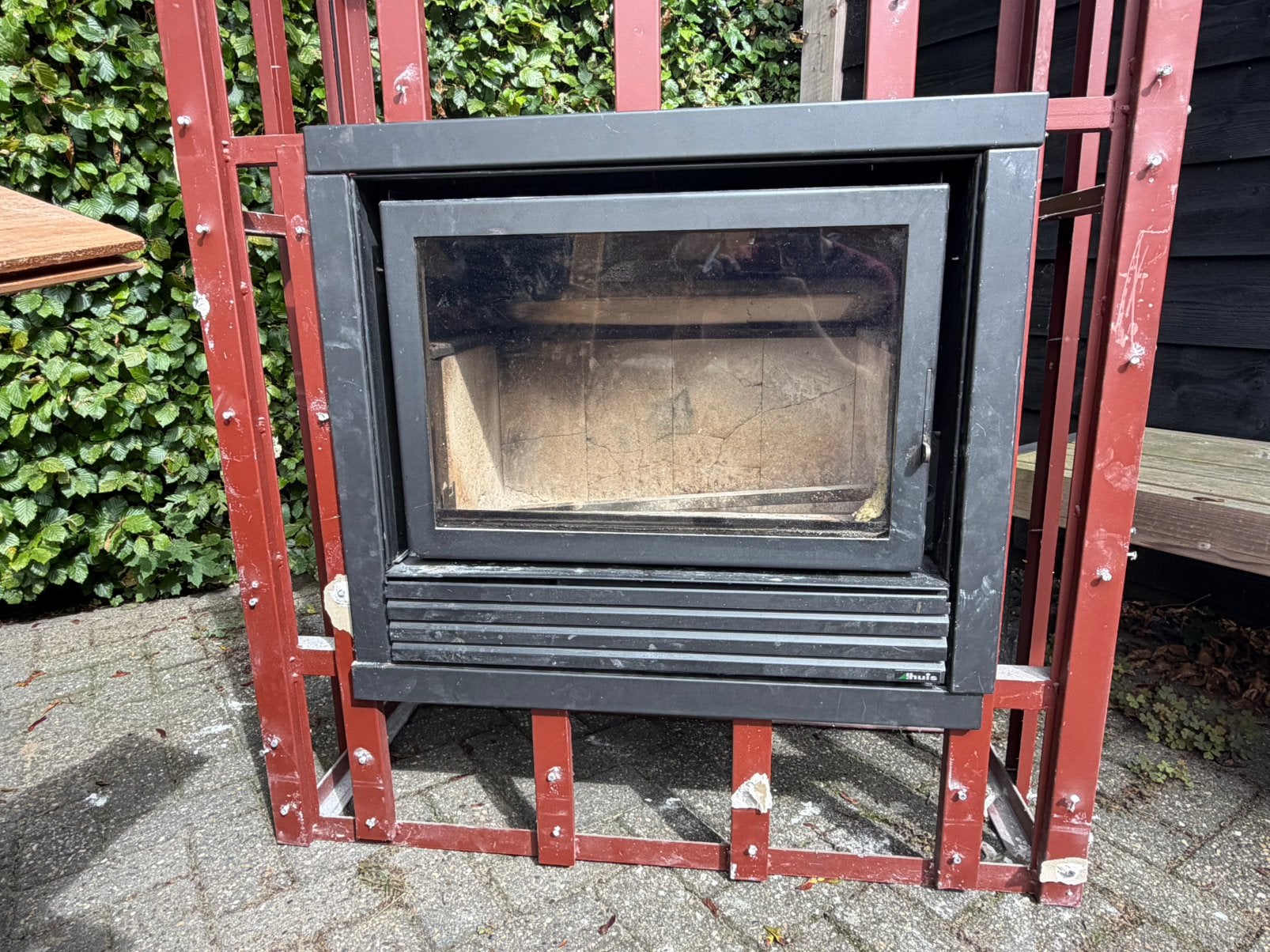 Houtkachel met ijzeren ombouw te koop, Huis en Inrichting, Kachels, Ophalen, Gebruikt, Houtkachel, Inbouw