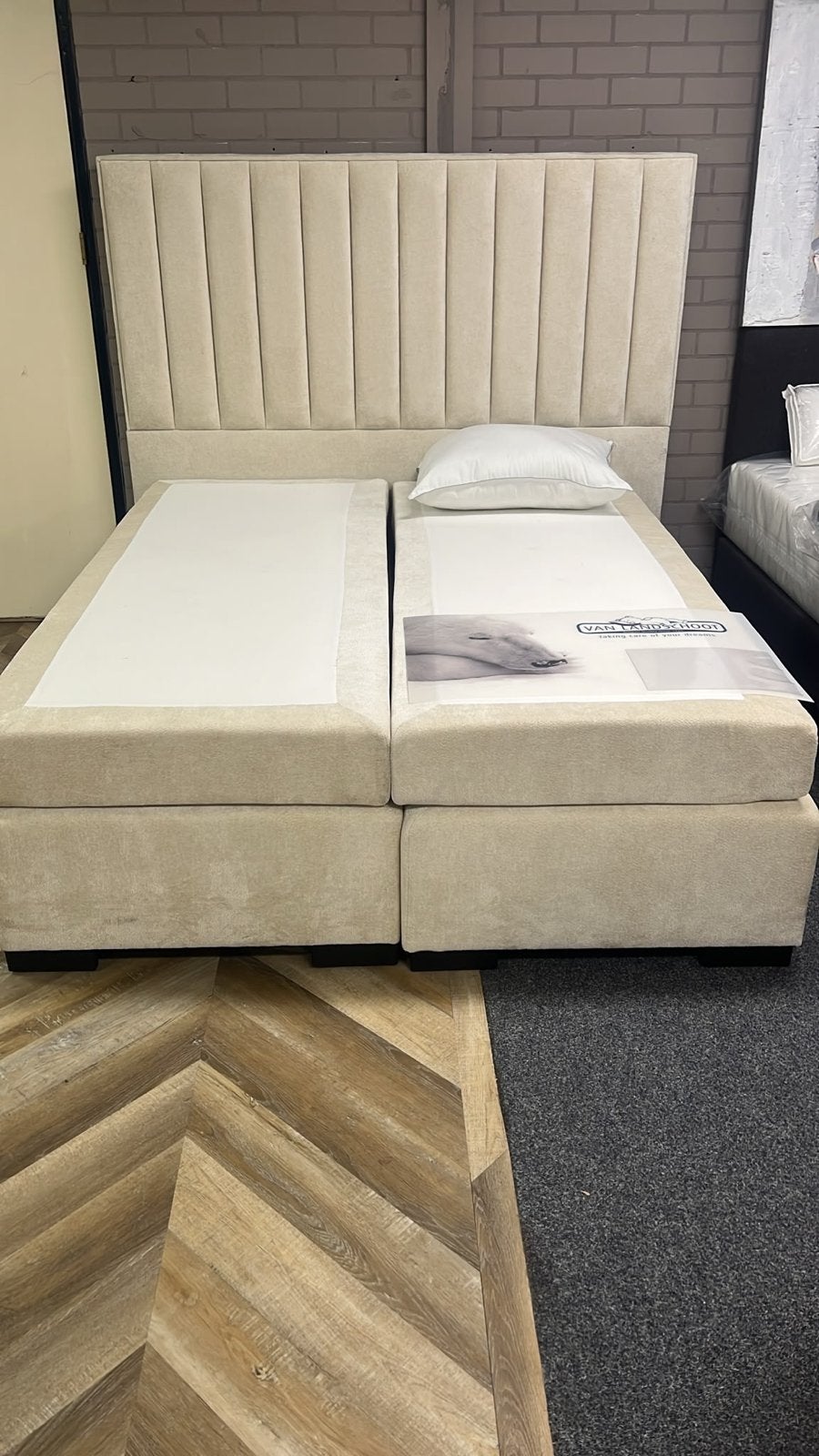 Boxspring 160x200 crème - Showroommodel, Huis en Inrichting, Ophalen, Meuebelverkoopdalfsen@hotmail.com, Zo goed als nieuw, Bouma