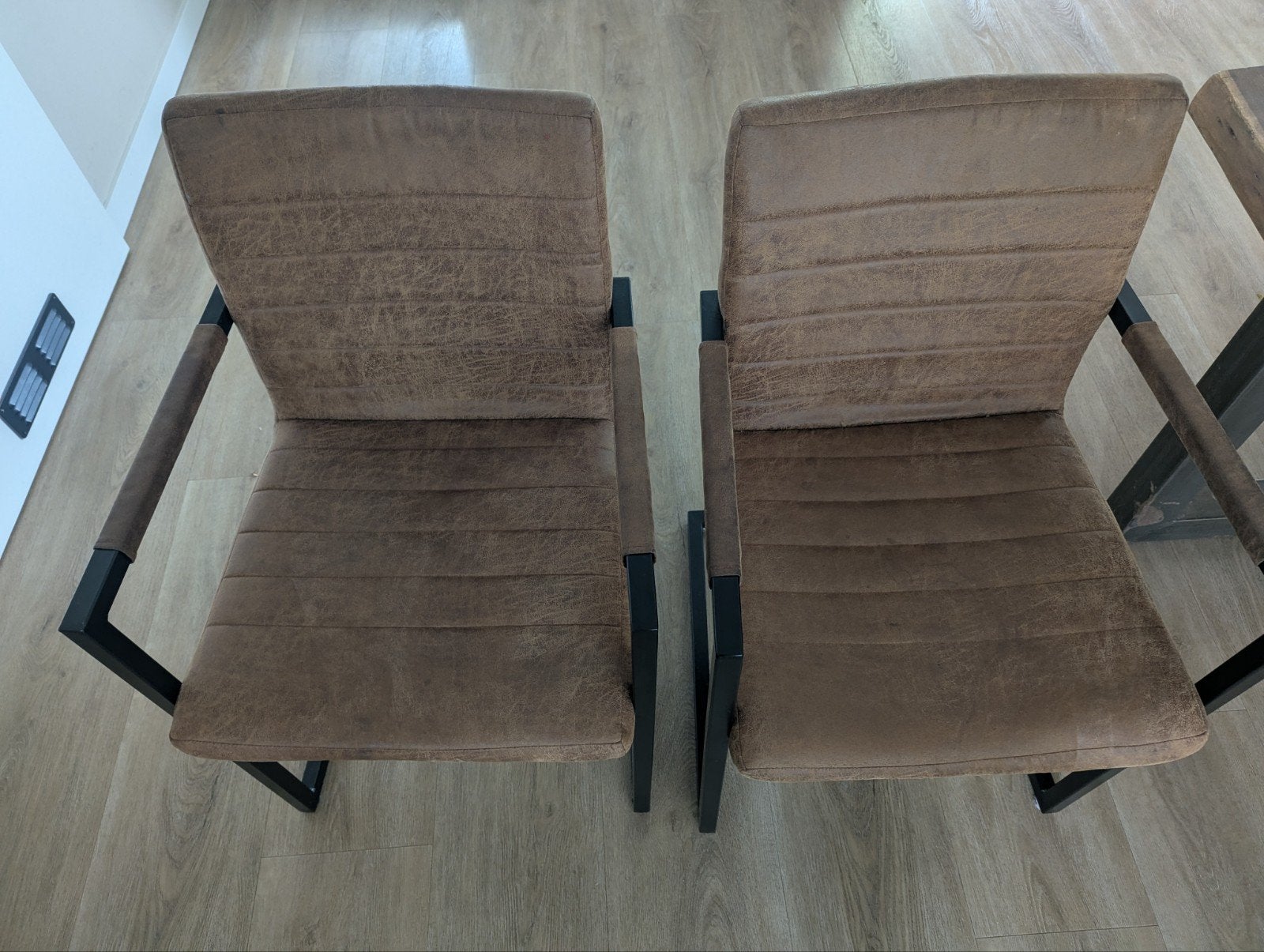 Set van 4 bruine eetkamerstoelen met armleuningen, Huis en Inrichting, Stoelen, Ophalen, Gebruikt, Bruin, Industrieel, Modern
