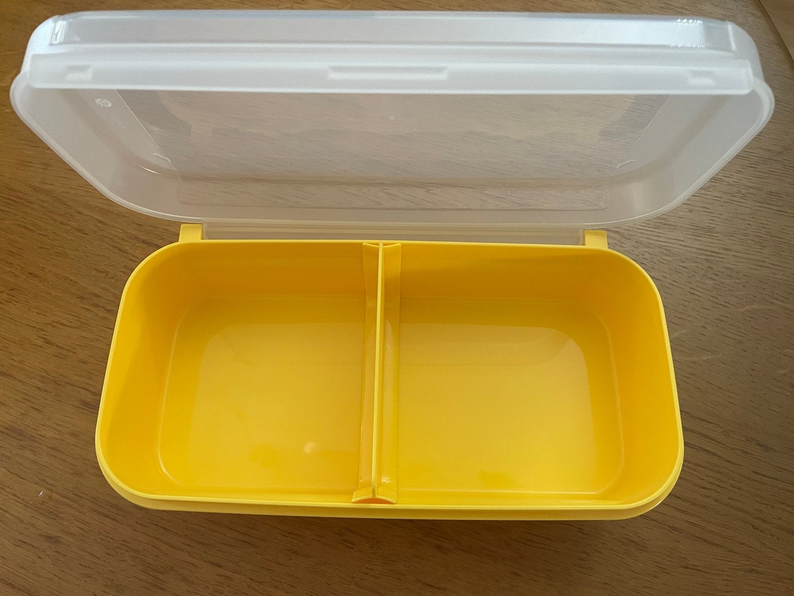 Nieuwe Tupperware koektrommel 980mL(2stuks beschikbaar), Geel, Nieuw, Luchtdicht, Ophalen of Verzenden