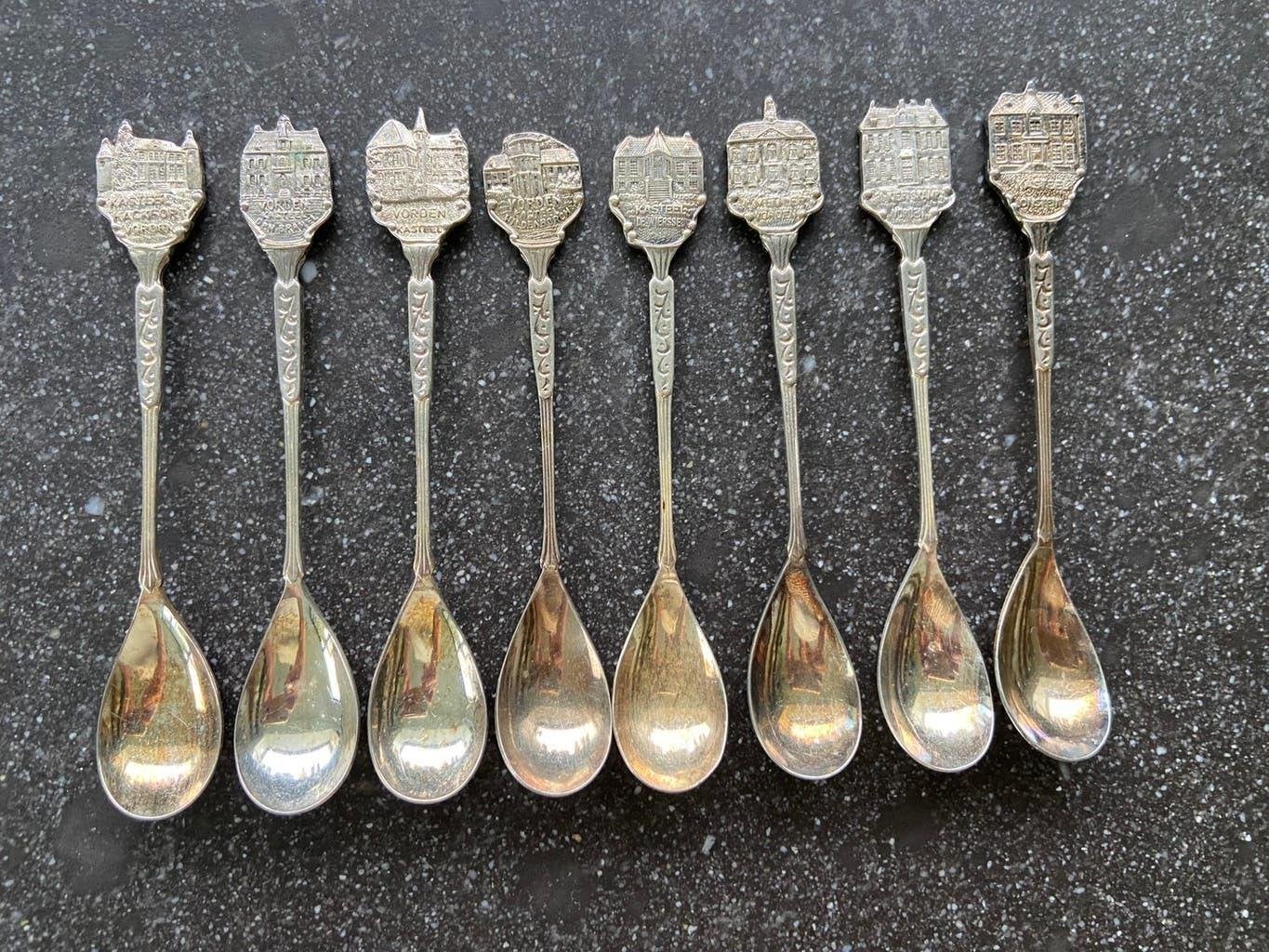 8 oude Lepeltjes met de 8 kastelen van Vorden verzilverd, Ophalen of Verzenden