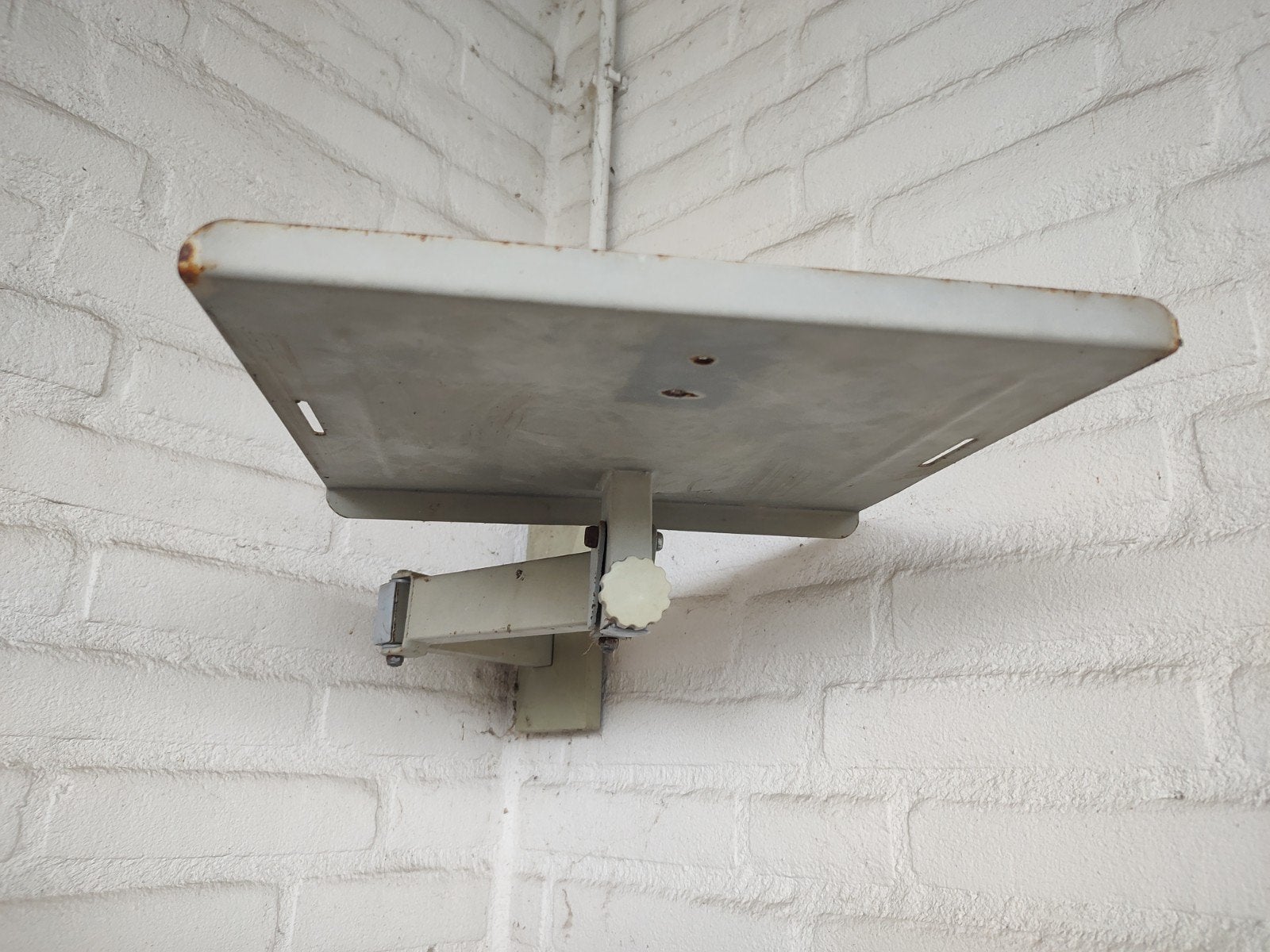 oude zwenkarm voor een kleine tv of monitor, Ophalen of Verzenden, Gebruikt