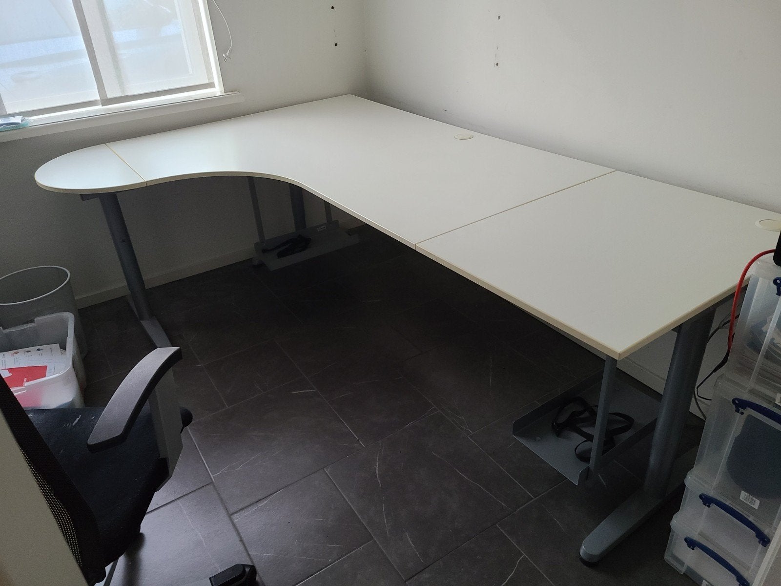 Hoekbureau voor 2 werkplekken+2 CPU-houders+1 bureaustoel, Ophalen, Zo goed als nieuw, Hout, Hoekbureau