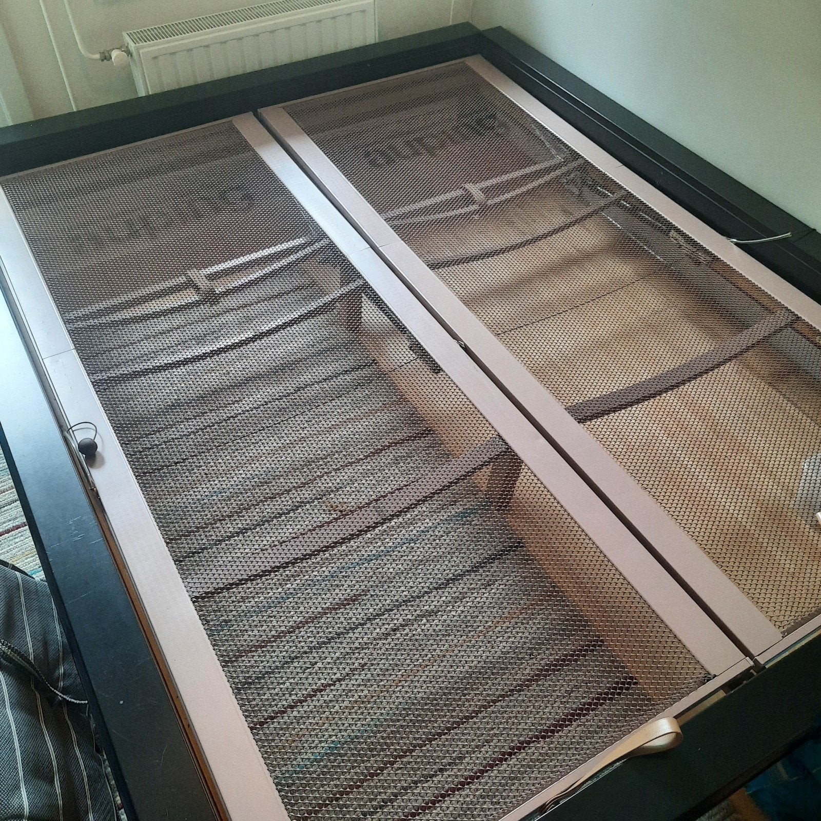 Japandi stijl bedframe met Auping spiraalbodems 160x200, Ophalen, Verstelbaar, Zwart, Tweepersoons