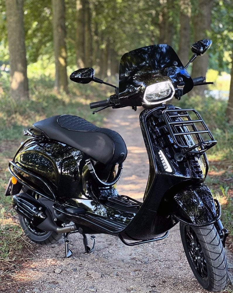 Scooter reparatie & motorrevisie in Ede – Breng hem langs!, Fietsen en Brommers, Ophalen, Zo goed als nieuw, Benzine, Overige modellen