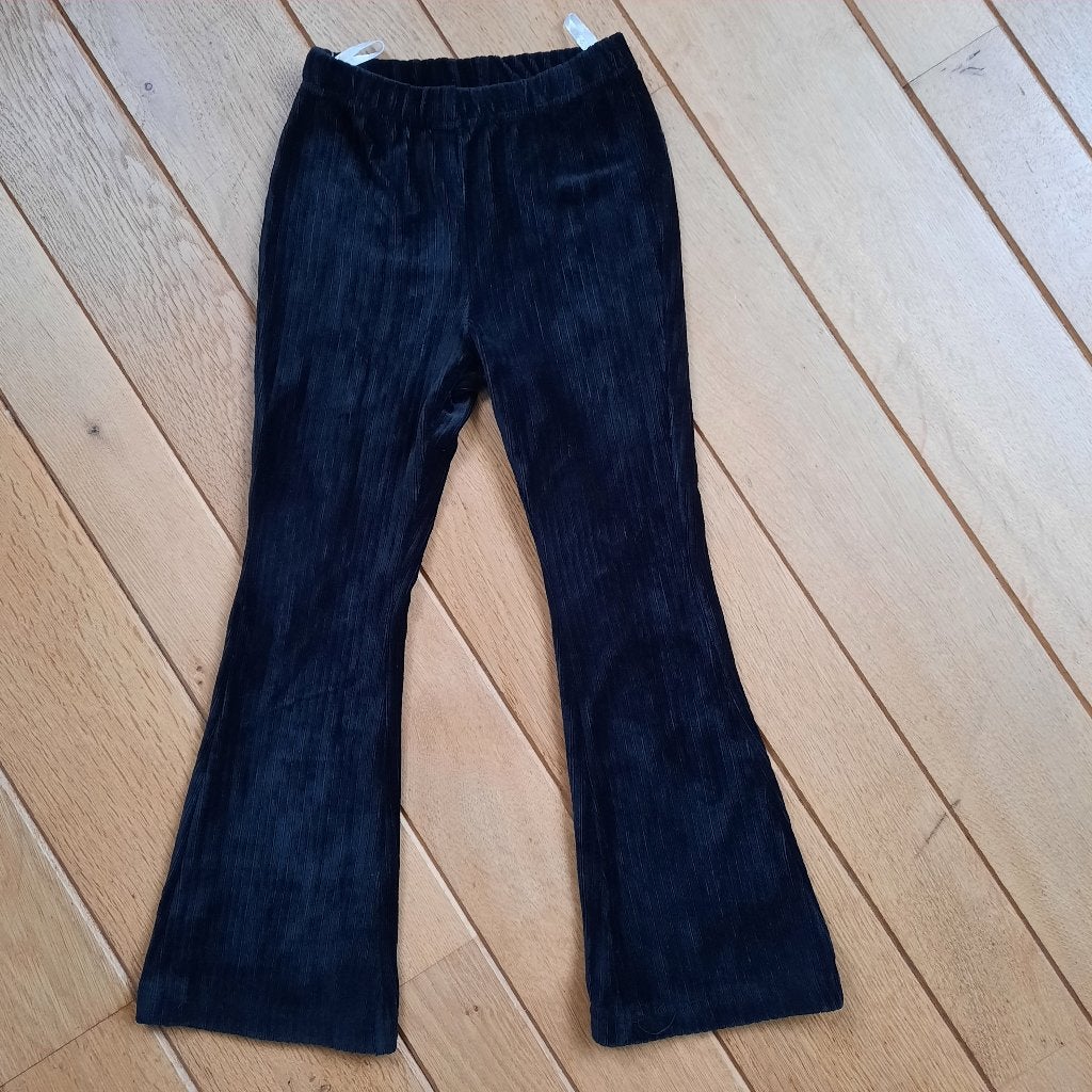 Broek zwart ribbels flared pijpen maat 110/116 - nieuw -, Ophalen of Verzenden, Nieuw, Meisje, Broek