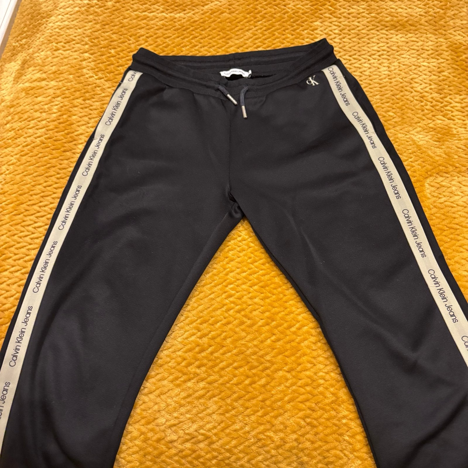 Calvin Klein Jeans Joggingbroek Zwart met Logo Streep, Zwart, Lang, Gedragen, Ophalen