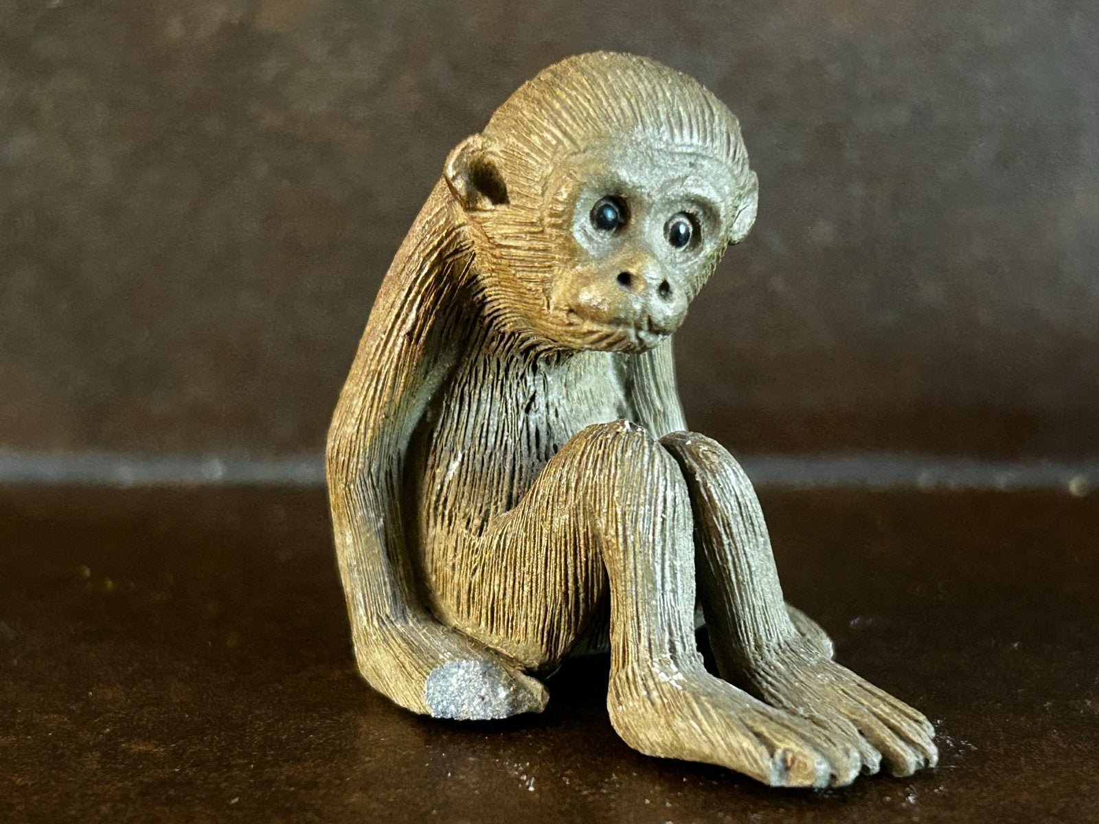 Antieke Netsuke: Zittende Aap, Handgemaakt, Ophalen of Verzenden, Netsuke, Bruin