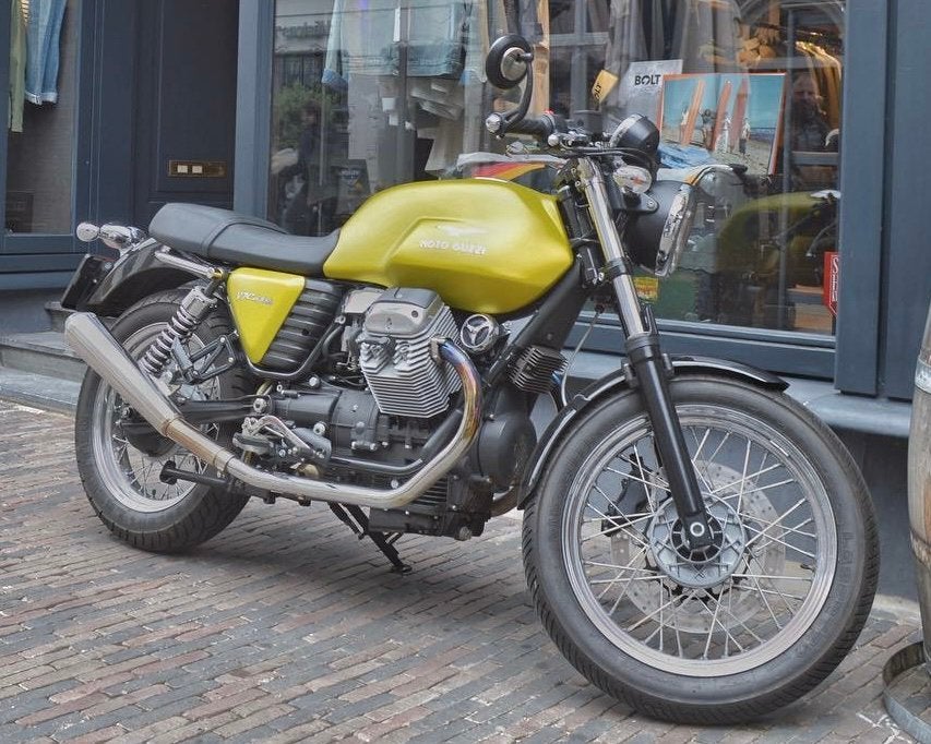 Stijlvolle Moto Guzzi V7 cafe classic (Stone - Geel), Motoren, 2 cilinders, Sportuitlaat, 744 cc, Gebruikt