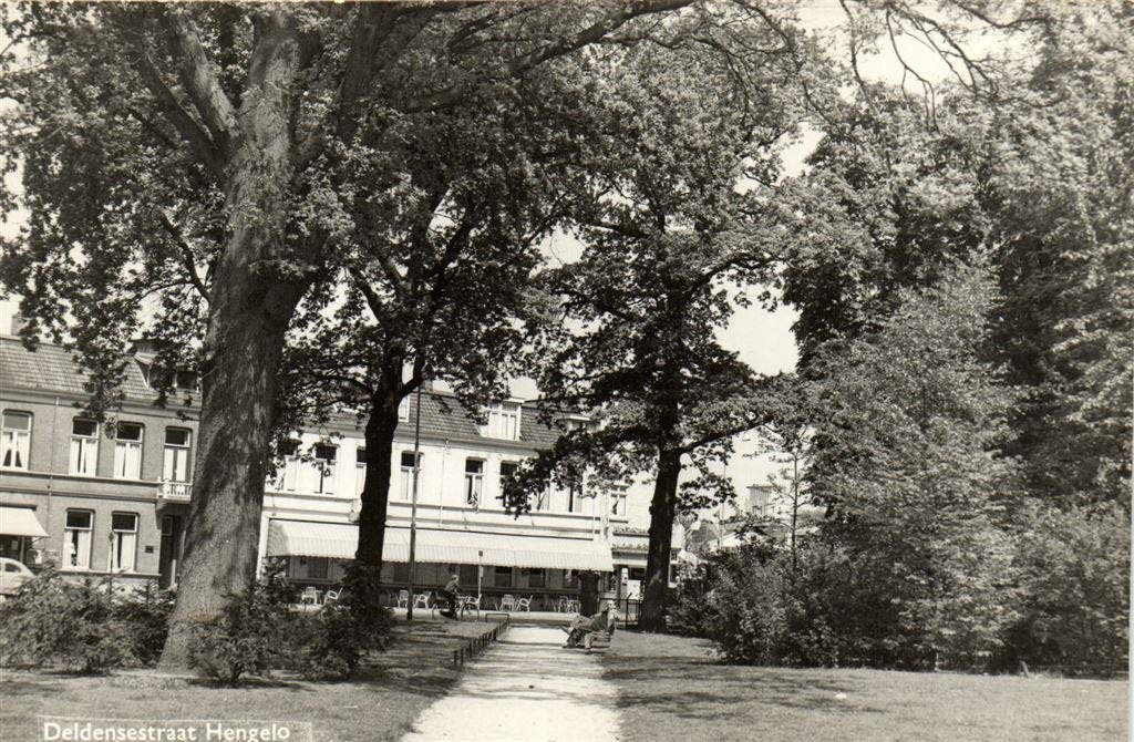 Deldensestraat Hengelo - auto fiets volk - ongelopen, Verzamelen, Ophalen of Verzenden, 1960 tot 1980, Ongelopen, Overijssel