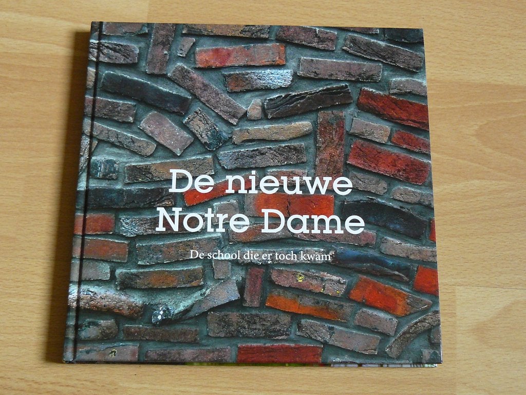 boek De nieuwe Notre Dame , school in Nijmegen, Verzenden, Zo goed als nieuw