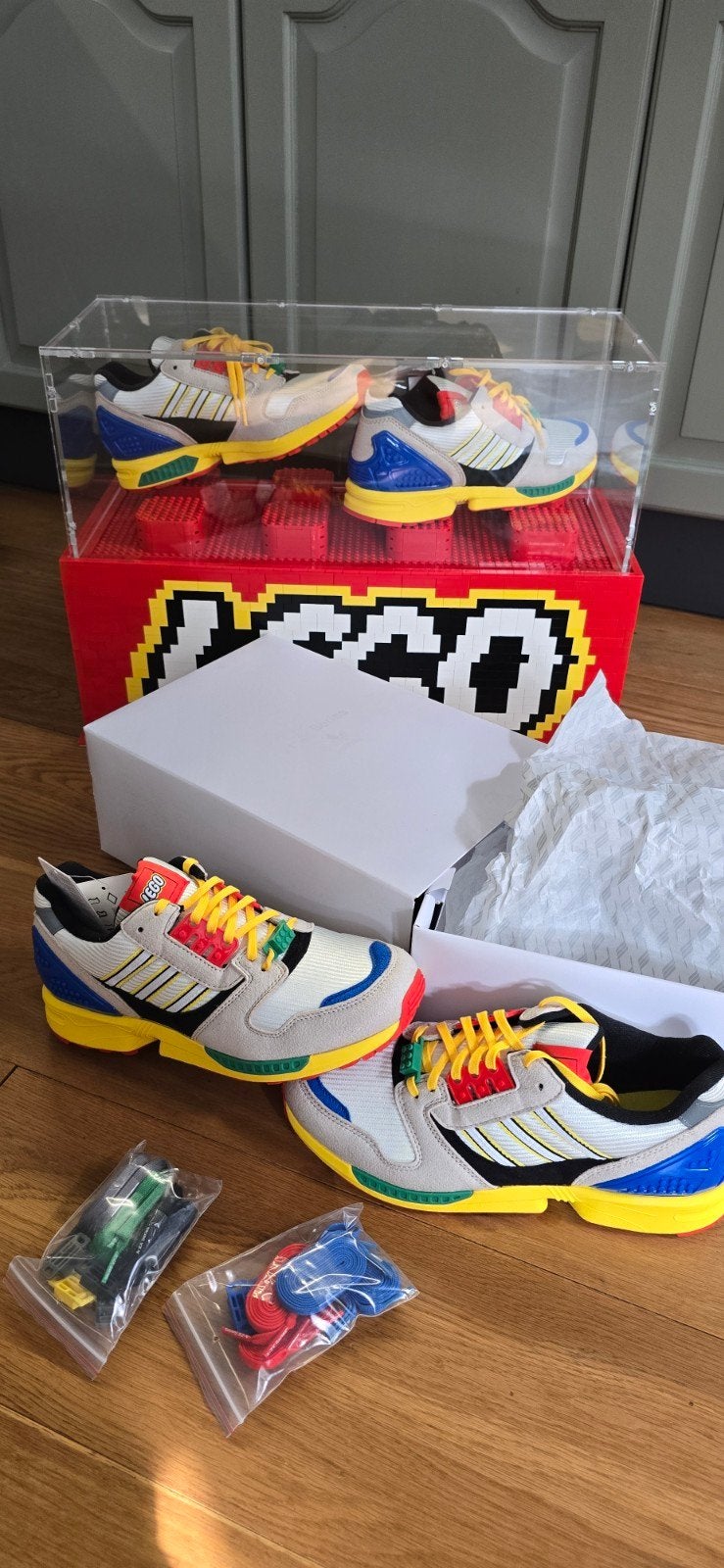 NIEUW Adidas ZX 8000  LEGO FZ3482 | EU 43⅓ |, Kleding | Heren, Overige kleuren, Sportschoenen, Nieuw, Ophalen of Verzenden