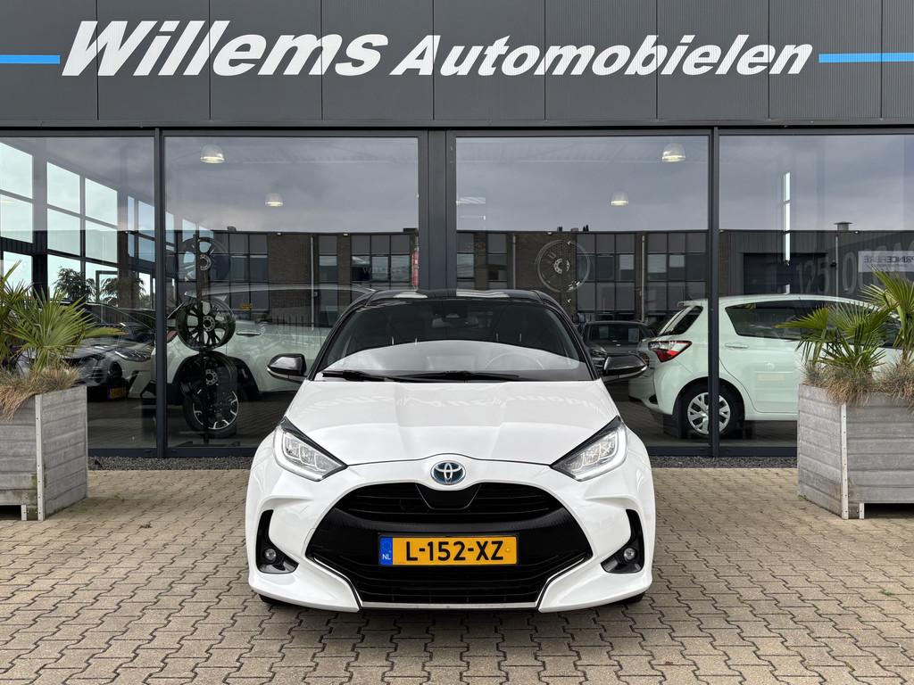 Toyota Yaris 1.5 Hybrid Launch Edition Bi-Tone Camera, Adapt, Gebruikt, Met garantie (alle), 450 kg, 1490 cc