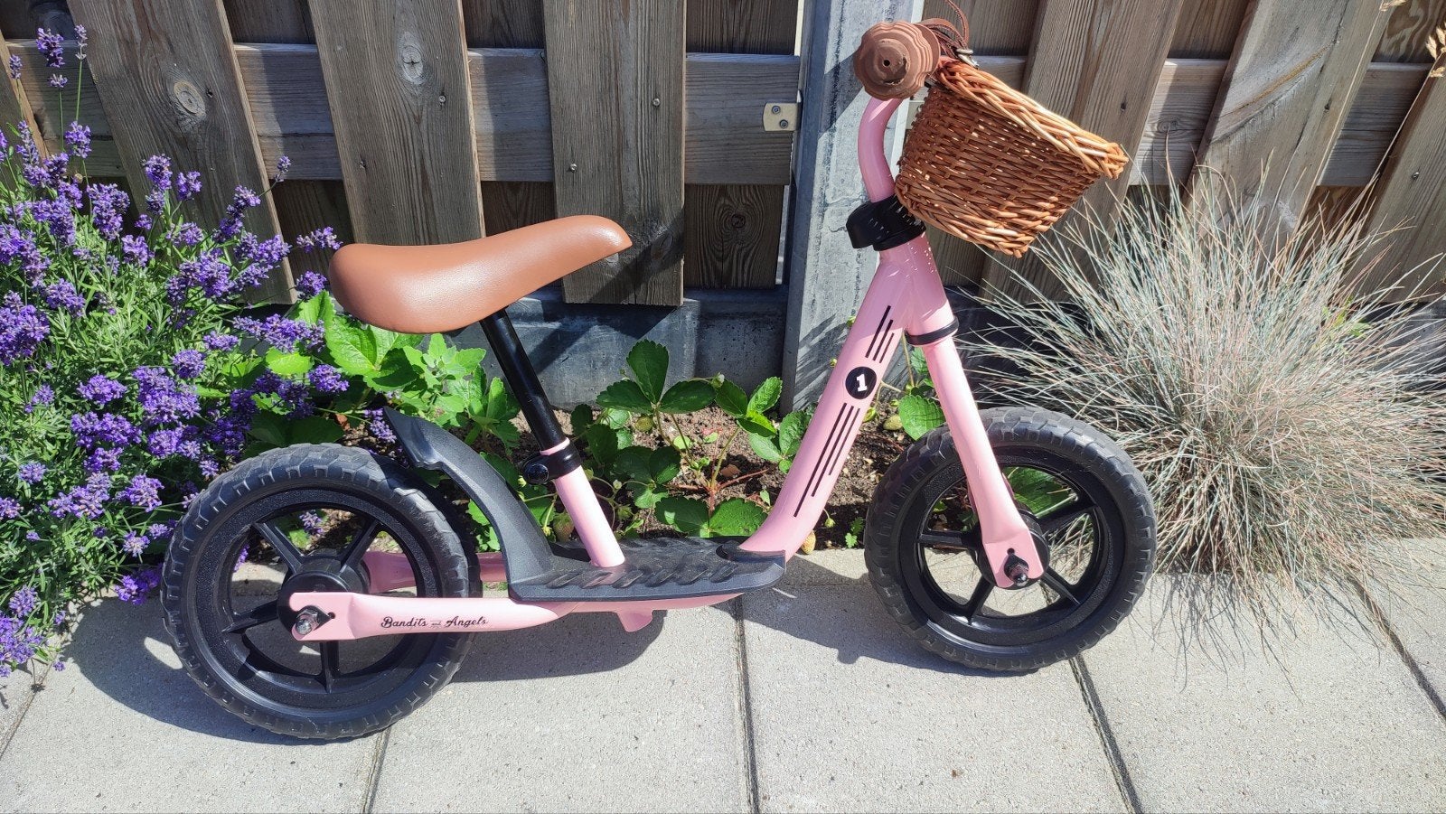 Roze loopfiets met mandje, Ophalen, Zo goed als nieuw, Overige typen, Bandits and Angels