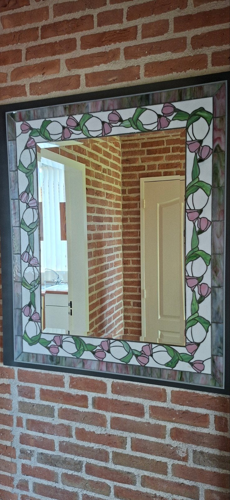 Prachtige spiegel met glas-in-lood tulpenrand, Huis en Inrichting, Woonaccessoires | Spiegels, Ophalen, Zo goed als nieuw, Rechthoekig