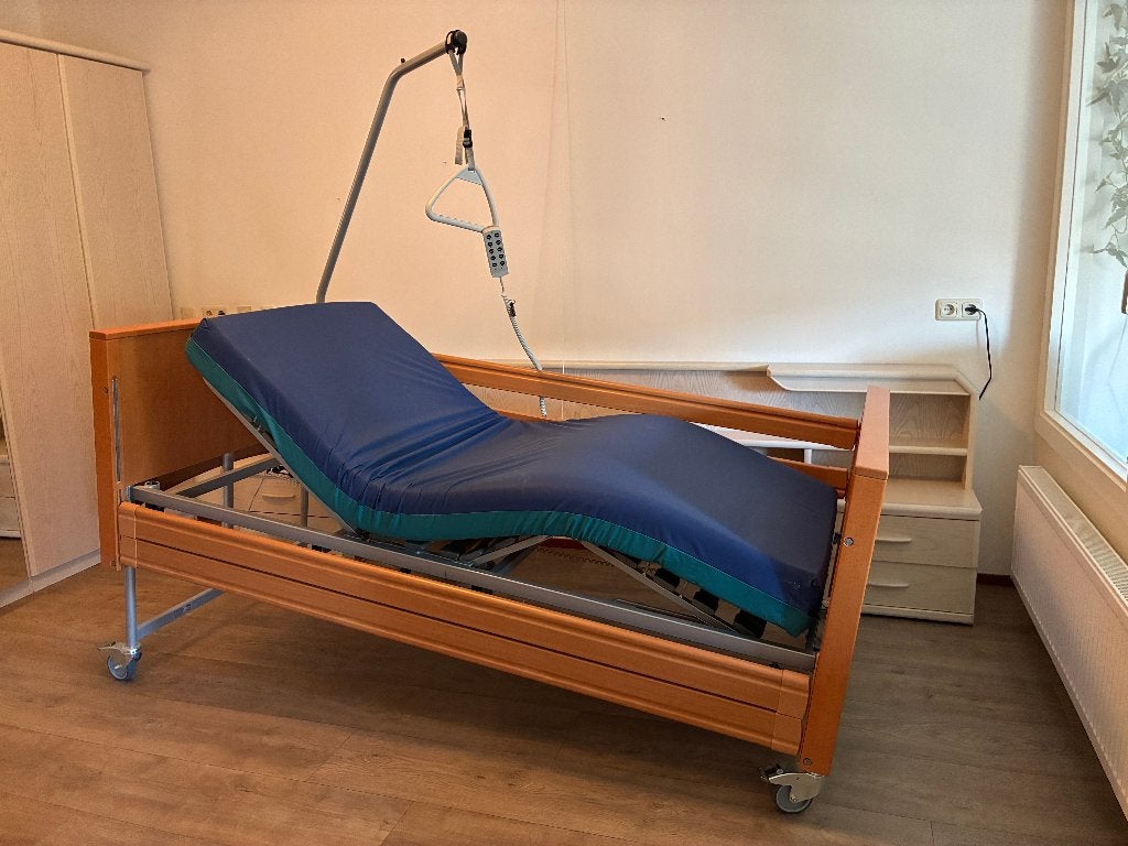 Verpleegbed/Zorgbed/Hoog-Laag bed, Elbur PB 331, Diensten en Vakmensen, Thuiszorg en Kraamhulp, Gehandicaptenzorg