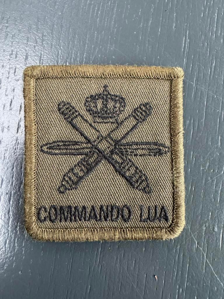 KL borstembleem Commando LUA, Verzamelen, Ophalen of Verzenden, Landmacht, Nederland, Embleem of Badge