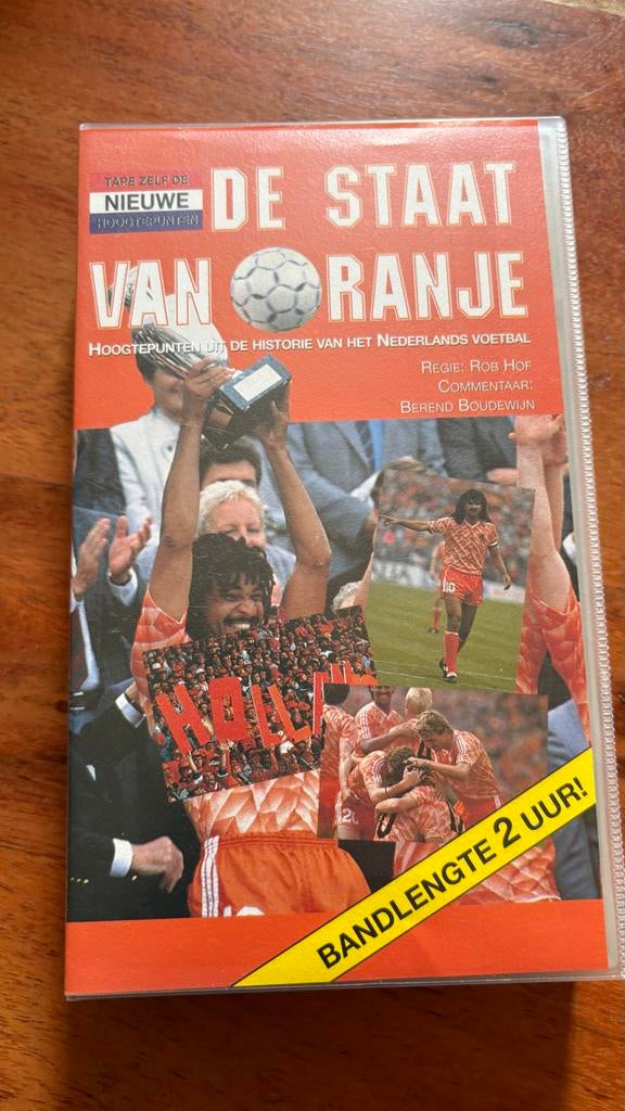 VHS: De Staat van Oranje - Hoogtepunten Nederlands Voetbal, Ophalen of Verzenden, Zo goed als nieuw