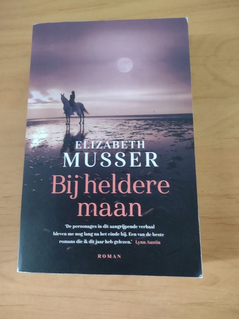Bij heldere maan- Elizabeth Musser, Ophalen of Verzenden, Zo goed als nieuw
