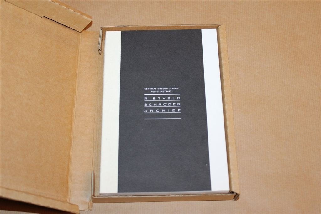Rietveld Schroder Archief — Catalogus 1988, in Doos, Boeken, Ophalen of Verzenden, Gelezen, Architecten